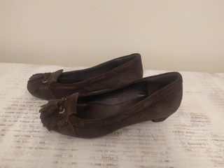 zapatos ante marrón tacón muy bajo