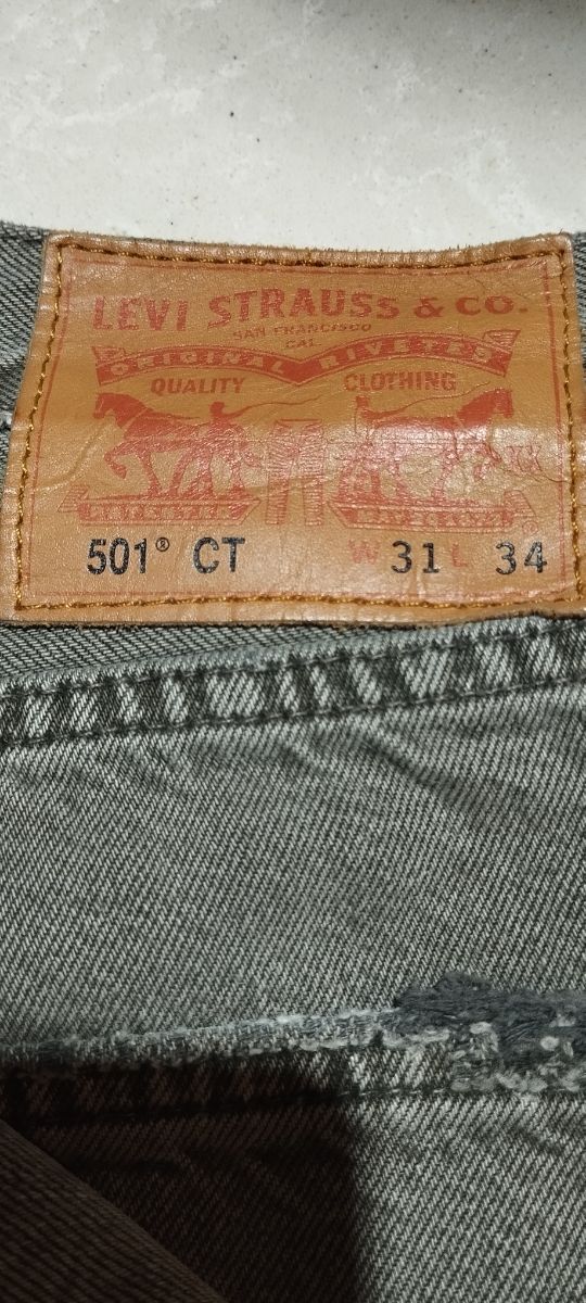 Vaqueros 501 CT Levis  Strauss & CO. 