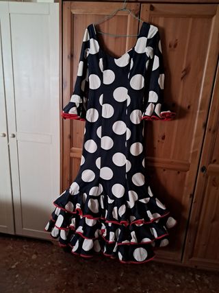 Traje flamenca clásico negro blanco