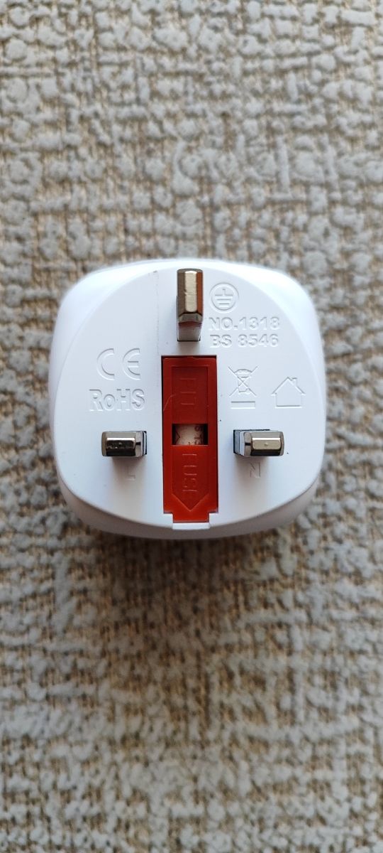 Adaptador toma inglesa a Schuko