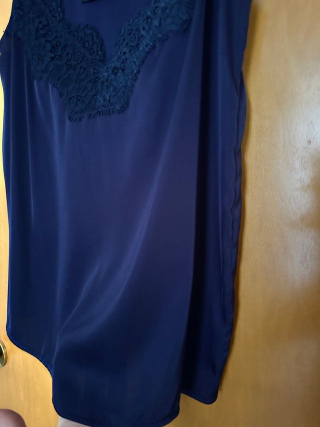 Top satinado con encaje