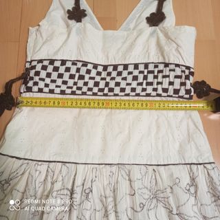 Vestido de Adolfo Domínguez.