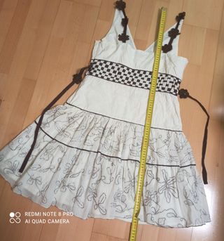 Vestido de Adolfo Domínguez.