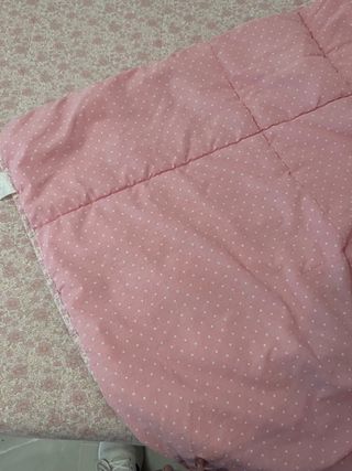 CONJUNTO DE CUBRE CAMA, CORTINAS Y FALDON