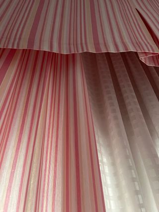 CONJUNTO DE CUBRE CAMA, CORTINAS Y FALDON