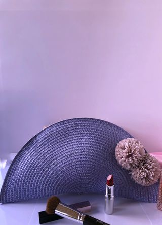 Cartera de mano de rafia azul flores rosas