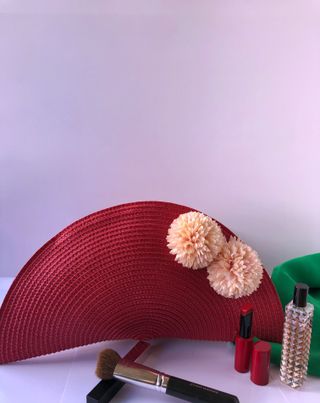 Cartera de mano rafia rojo flores rosa palido