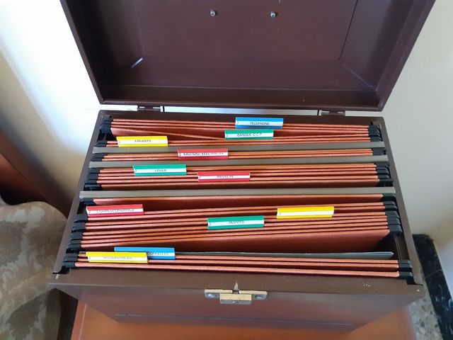 CAJA METALICA DOCUMENTOS