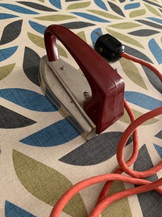 Mini ferro da stiro antico