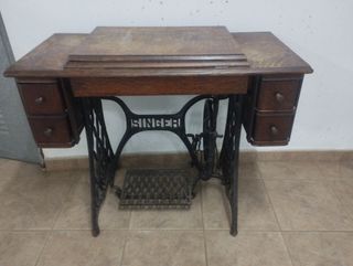 Maquina de coser singer antigua