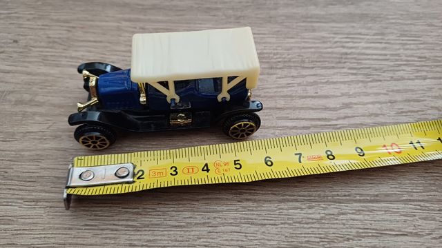 Macchinina blu da collezione