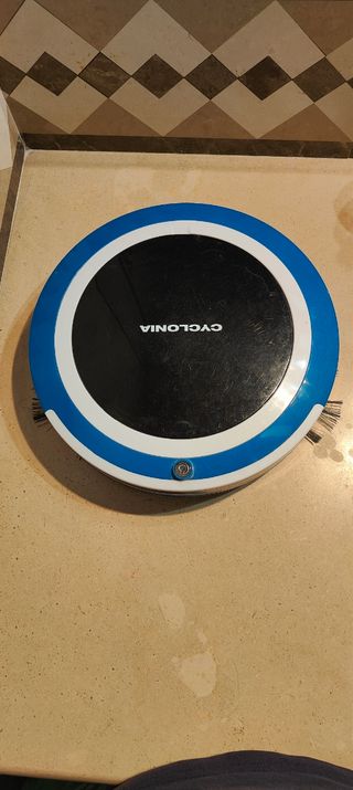 Aspirapolvere e aspirabriciole automatico con sens