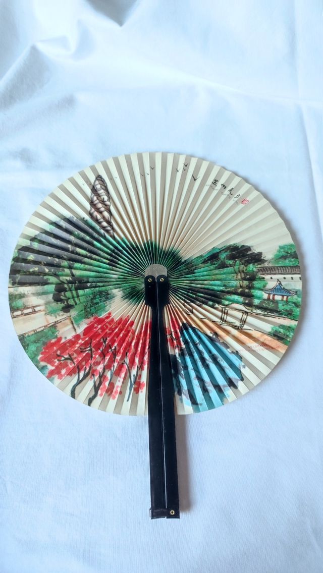 Pay-pay plegable pintado. Abanico