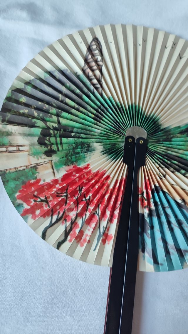 Pay-pay plegable pintado. Abanico