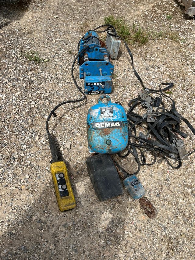 elevador de carga 500 KG DEMAG con desplzador