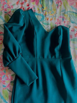 Vestido y chal invitada elegante evento ceremonia