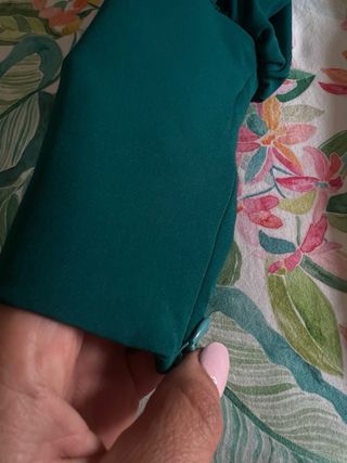 Vestido y chal invitada elegante evento ceremonia