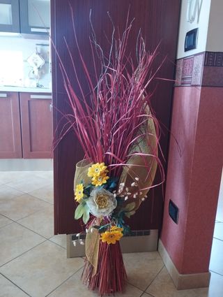 Composizione di fiori da mettere ovu