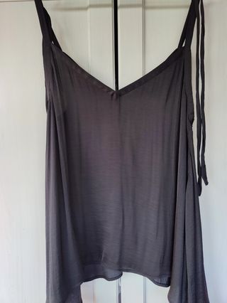 Blusa negra de tirantes