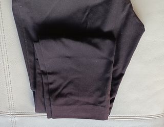 PANTALON NEGRO COM PINZAS