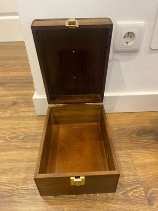 Caja limpieza  zapatos madera
