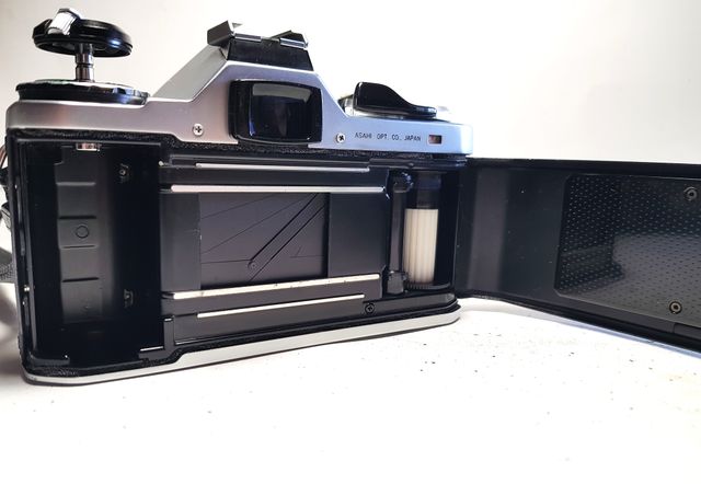 Pentax ME con Makinon f=28-135/1:4-5,5