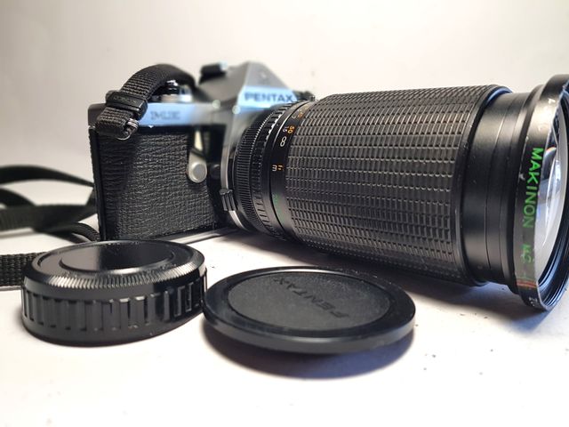 Pentax ME con Makinon f=28-135/1:4-5,5