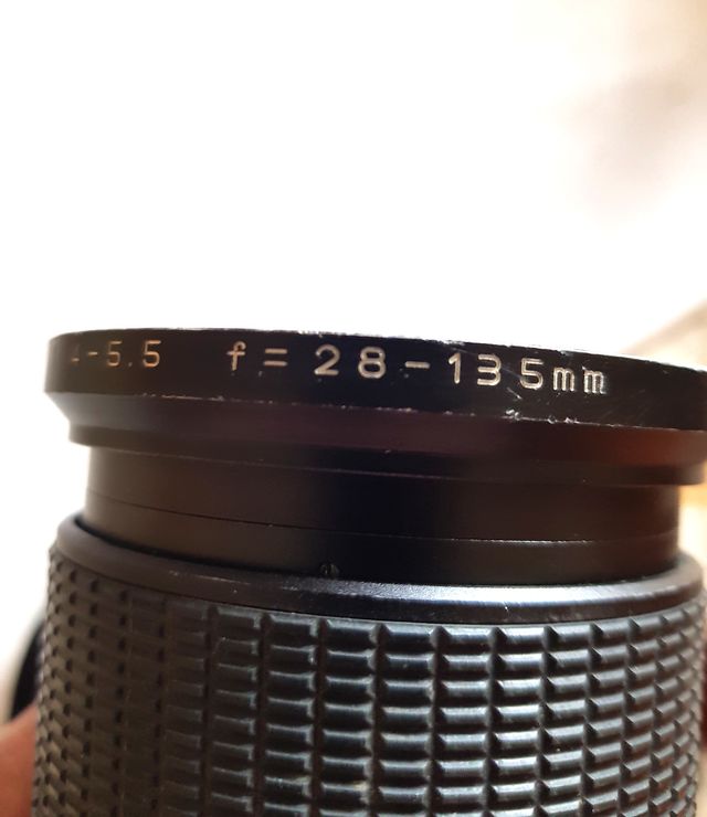 Pentax ME con Makinon f=28-135/1:4-5,5