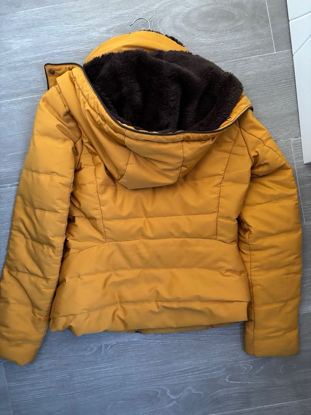 Anorak zara color mostaza