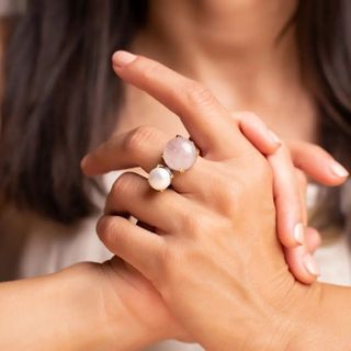 Anillo plata 925 cuarzo rosa y perla