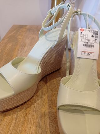 Sandalias cuñas Stradivarius.37