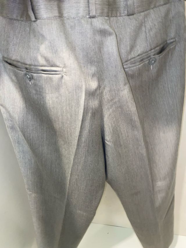 Traje y pantalon gris de graduacion