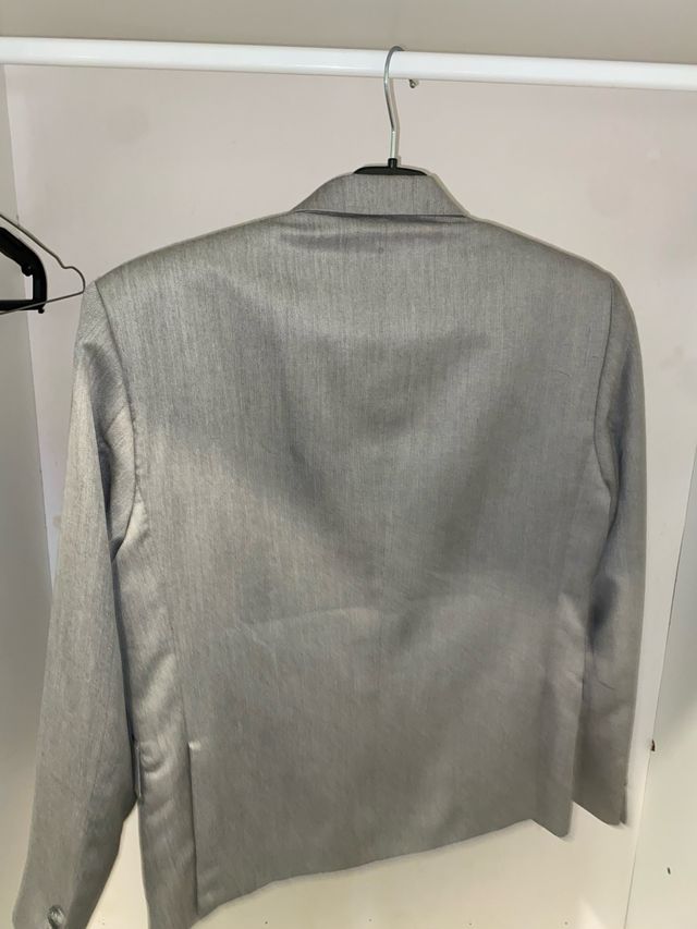 Traje y pantalon gris de graduacion