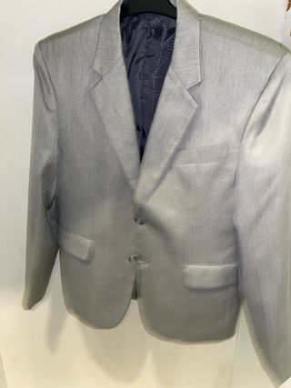 Traje y pantalon gris de graduacion 