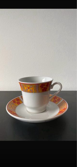 Juego de café, con 7 platillos y 7 tazas