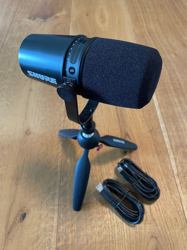 Shure MV7 Podcast Kit