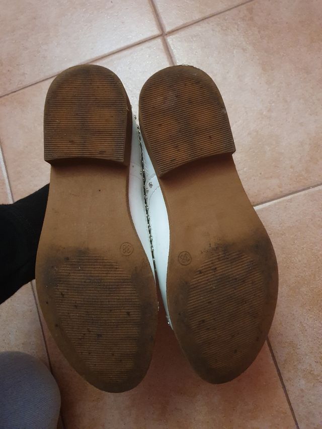 Scarpe bianche borchie