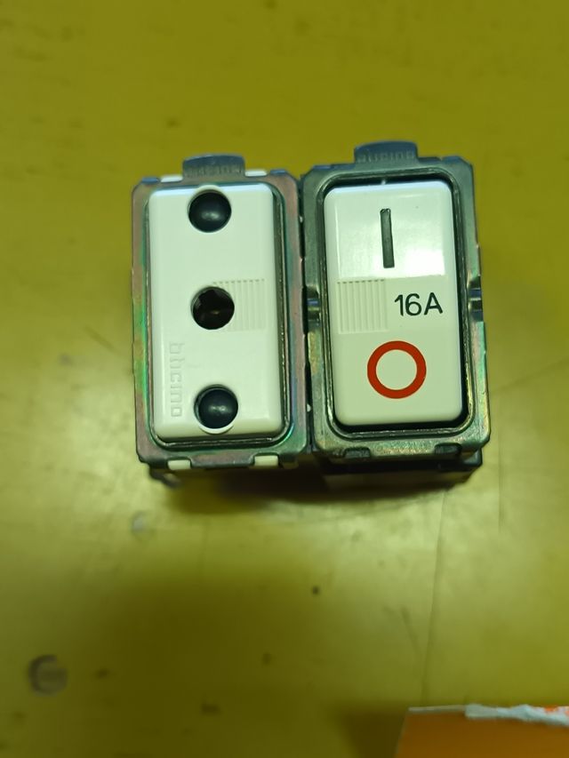 Bticino 5130 presa di sicurezza 16A
