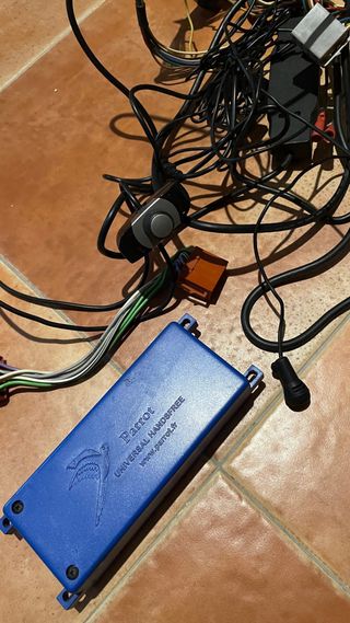 Radio-cd Clarion + Manos libres Parrot