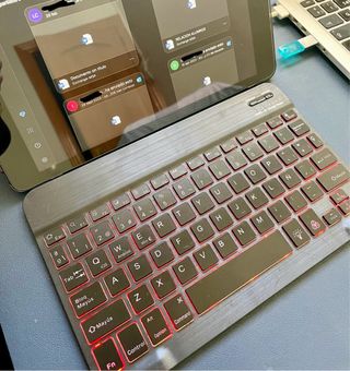 Teclado inalambrico y funda Ipad 9.7