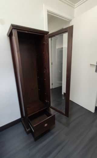 Vitrina con puerta cristal