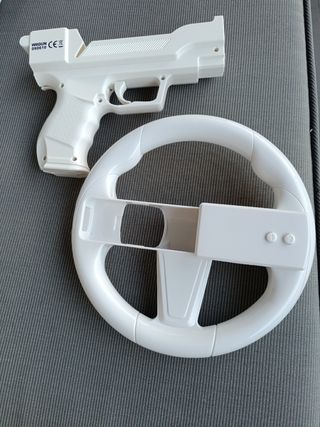 Volante y pistola Wii