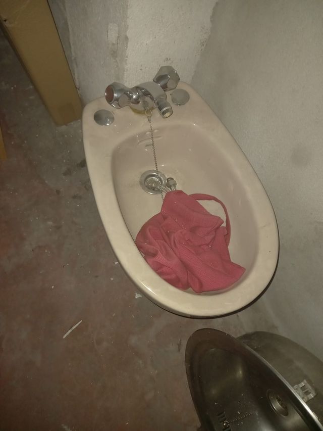 bidet Roca con grifo y latiguillos