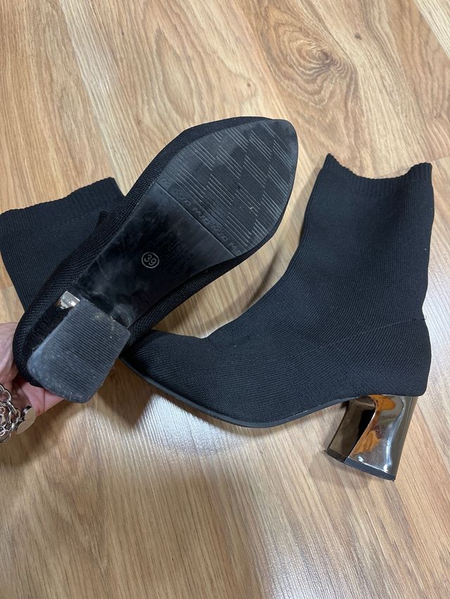 Botín tipo calcetín negro talla 39