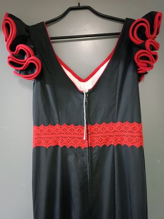 Traje flamenca negro y rojo