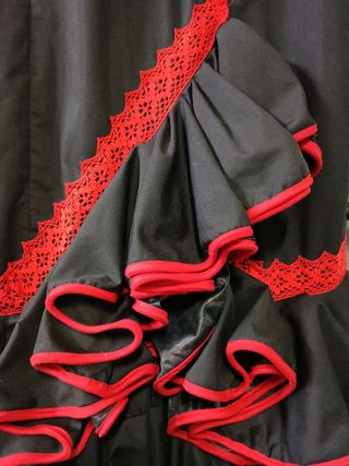 Traje flamenca negro y rojo