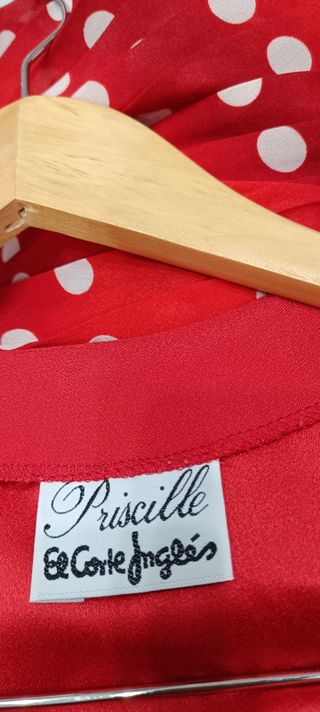 Conjunto de traje mujer falda, blusa y chaqueta. 