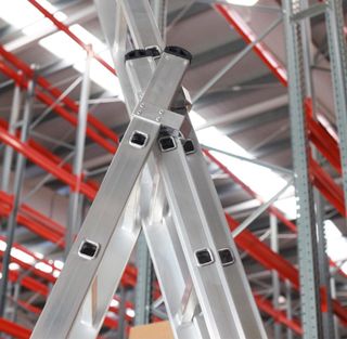 Alquilo escalera de 8,20 metros