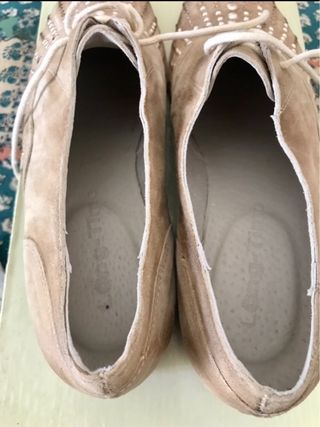 Scarpe beige allacciate