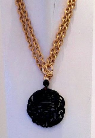 Colgante Medallón de Jade negro